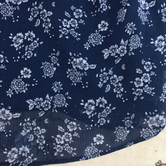 Vince Camuto Printed Off-The-Shoulder Peasant Top - Picture 6 of 6